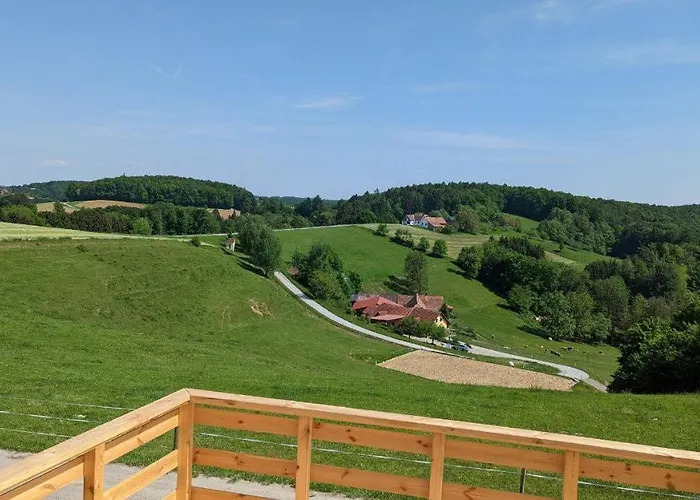 Bed & Breakfast Ursteirerhof - Familie Kerschbaumer 4*